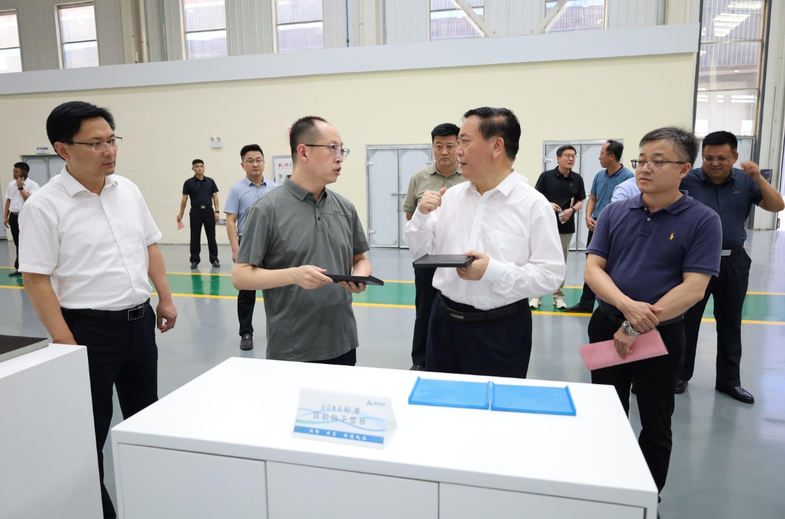 滕州市委书记王广部莅临公司先进材料产业基地考察调研